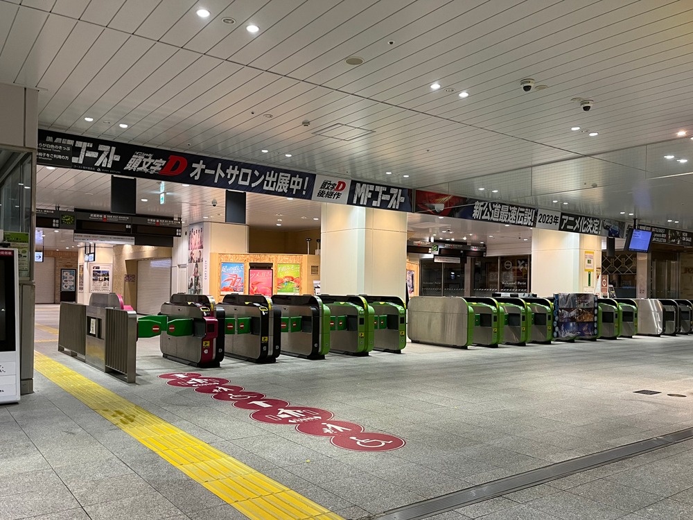 「MFゴースト」の大型広告。