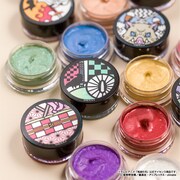 TVアニメ「鬼滅の刃」をモチーフにしたアイシャドウ。