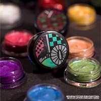 TVアニメ「鬼滅の刃」をモチーフにしたアイシャドウ。