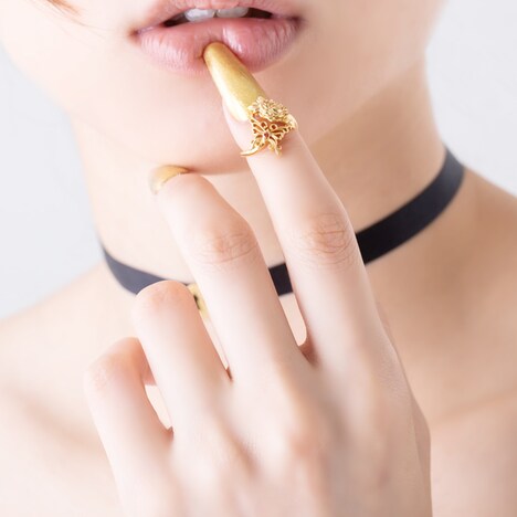 「銀時 presents≪艶漢×SERASTINY≫吉原安里 ネイルリング」の使用イメージ。