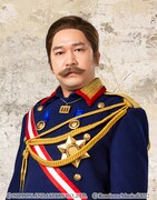 鬼束道歩扮するイタリア国王。