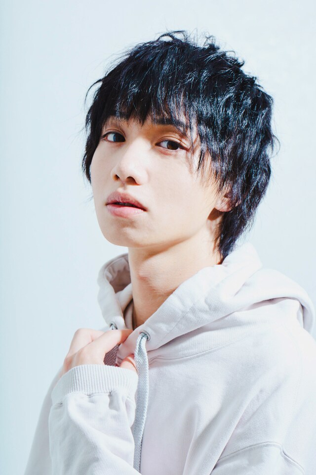 松野千冬役の植田圭輔。