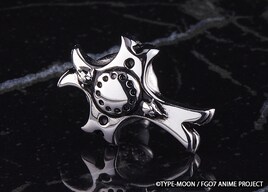 「FGO」マシュ・ロマニ・ソロモンのアクセサリー、盾や紋章をデザイン