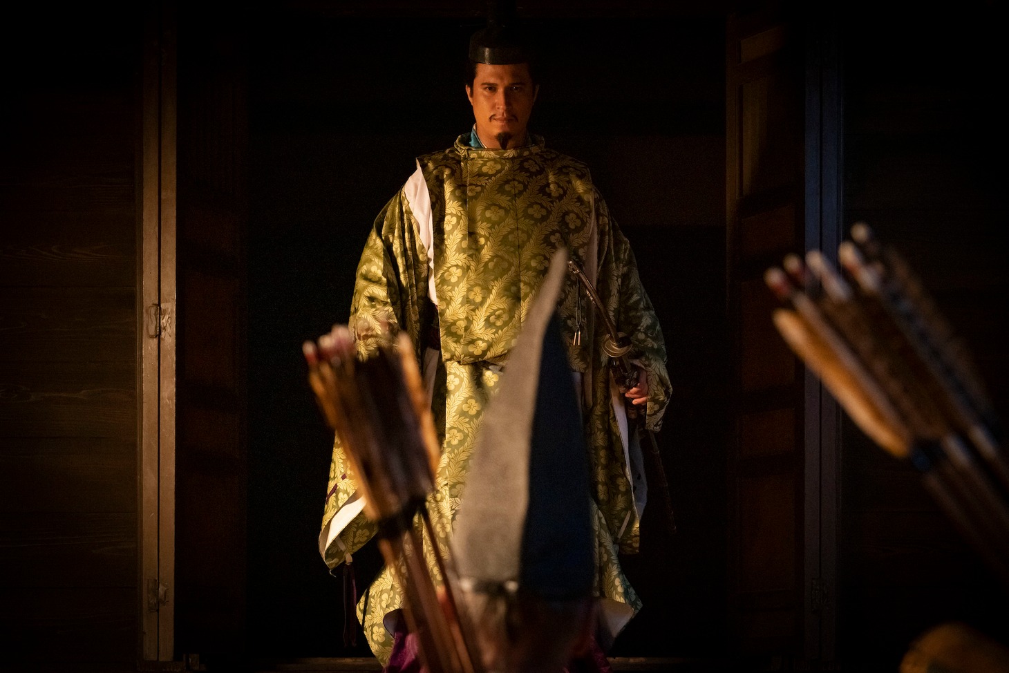 「鎌倉殿の13人」より、近江・園城寺にて、兵を鼓舞する以仁王。（写真提供：NHK）