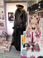 3月26日まで東京・SHIBUYA TSUTAYAで展示されている「その着せ替え人形は恋をする」の衣装。