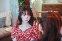 Netflixシリーズ「金魚妻」の場面写真。