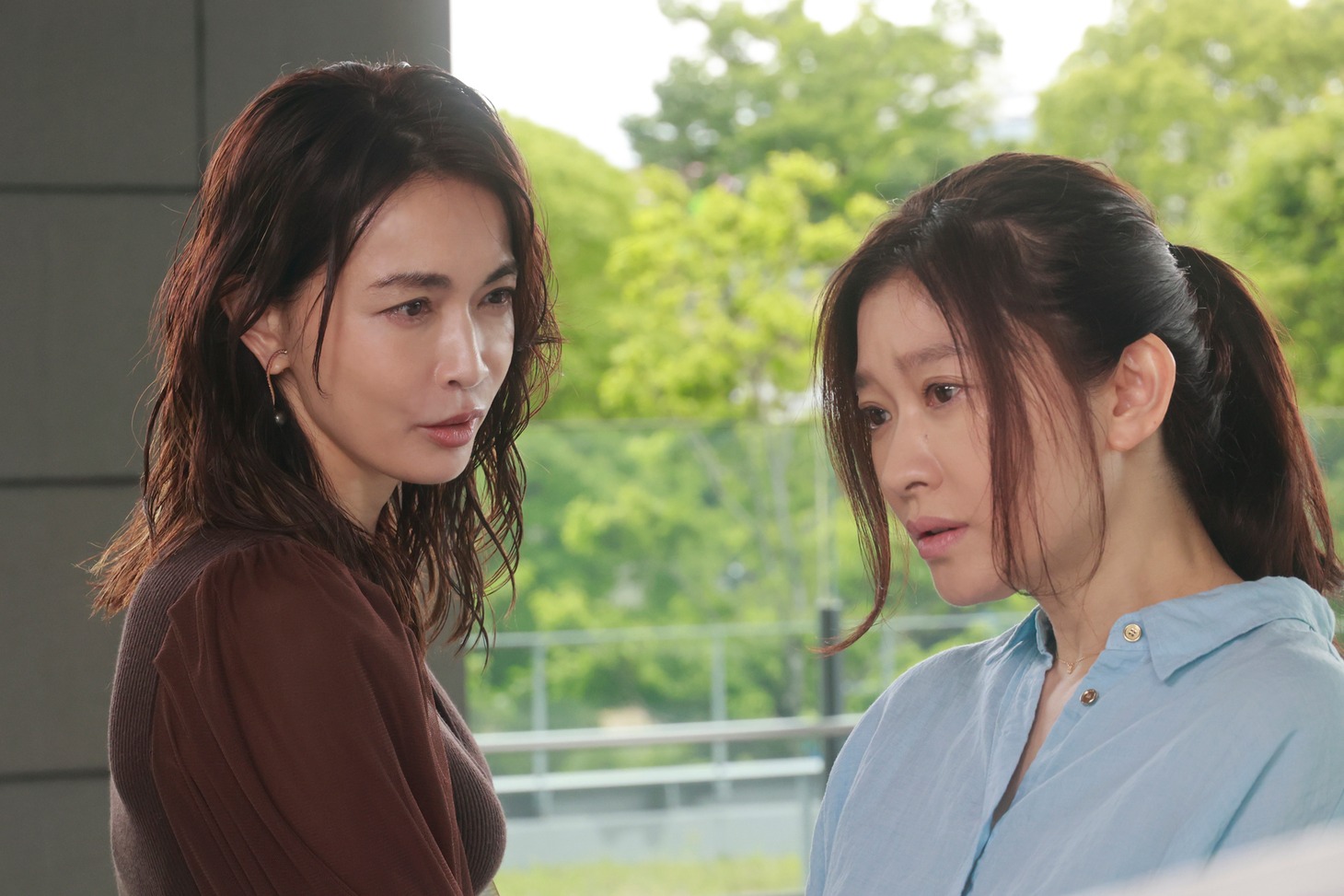 Netflixシリーズ「金魚妻」の場面写真。