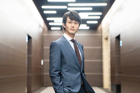 上条譲役の太田基裕。 (c)「liar」製作委員会