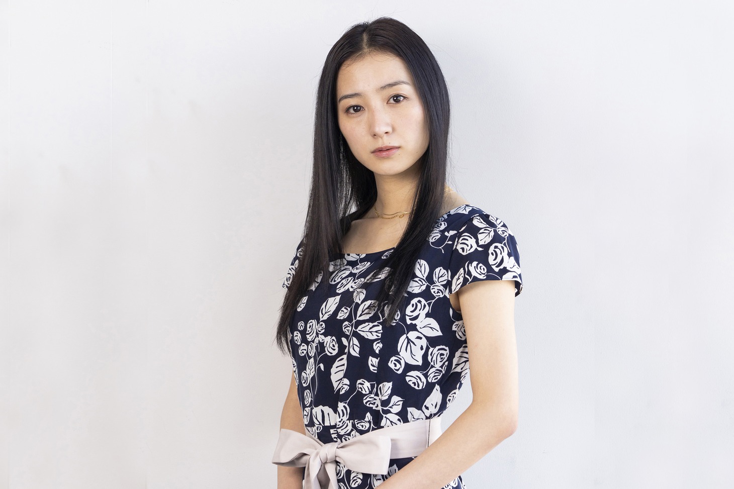 文里薫役の高田里穂。 (c)「liar」製作委員会