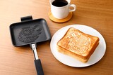 食べれば2枚ドローしたくなる？「遊☆戯☆王」強欲な壺のホットサンド 