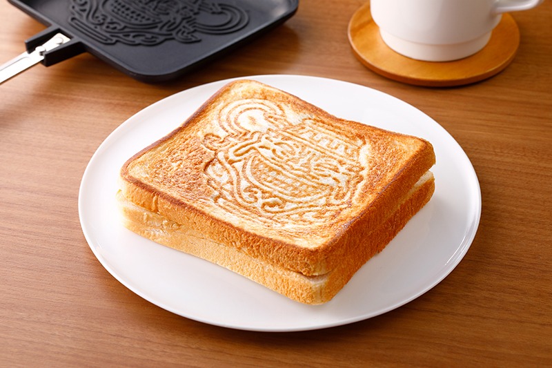 「遊☆戯☆王デュエルモンスターズ 強欲な壺 ホットサンドメーカー」で焼いたトーストの焼き上がりイメージ。
