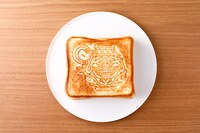 「遊☆戯☆王デュエルモンスターズ 強欲な壺 ホットサンドメーカー」で焼いたトーストの焼き上がりイメージ。