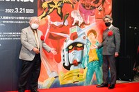 左から安彦良和、KADOKAWAエグゼクティブフェローの井上伸一郎氏。