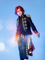 小林竜之扮する三鷹アサヒ。