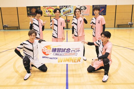 第3話の描き下ろしエンドカードの元となる集合写真。