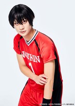 高崎翔太扮する王城正人。