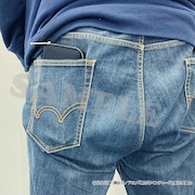 「TVアニメ『東京リベンジャーズ』財布」の使用イメージ。