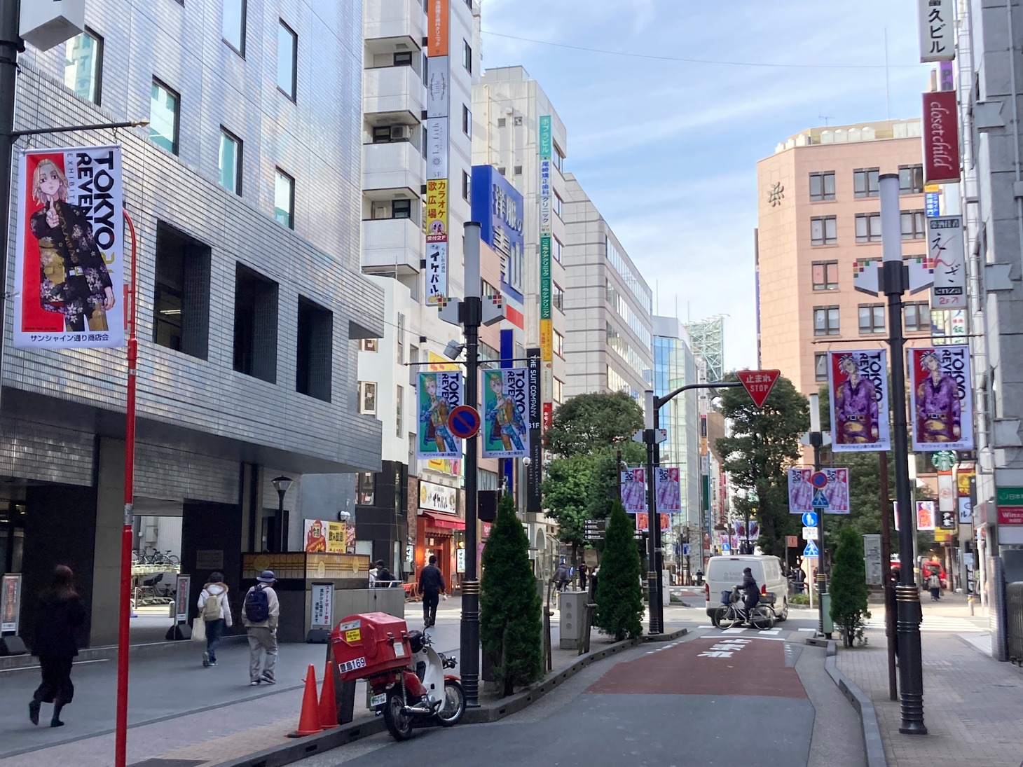 池袋駅前フラッグ