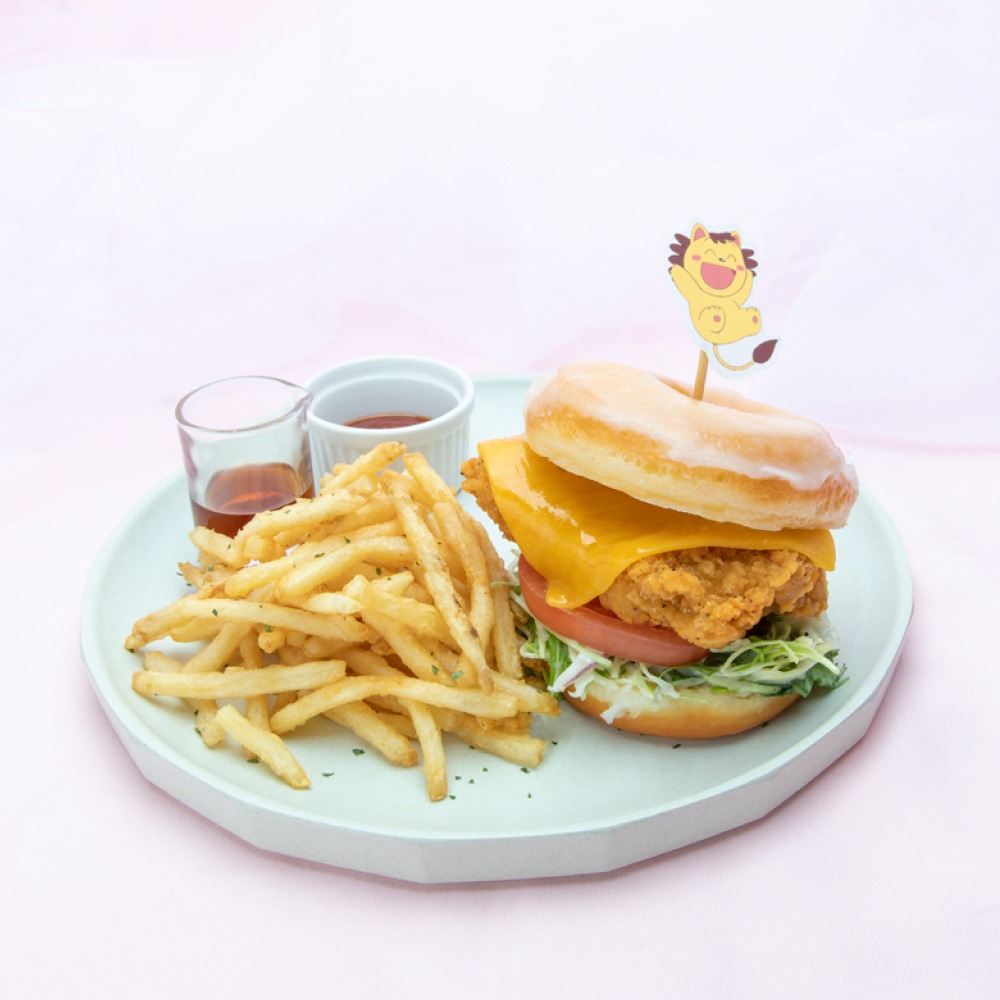 「ポコ太のメープルチキン ドーナッツサンド」
