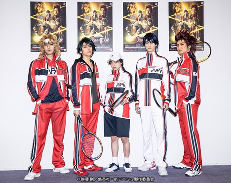 左から、平等院鳳凰役の佐々木崇、越前リョーガ役の井澤勇貴、越前リョーマ役の今牧輝琉、徳川カズヤ役の小野健斗、鬼十次郎役の岡本悠紀。