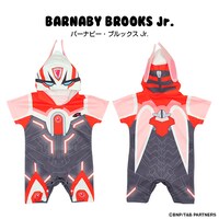 バーナビー・ブルックスJr.のヒーロースーツを再現したロンパース。