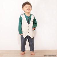 鏑木・T・虎徹の私服を再現したロンパースの着用例。