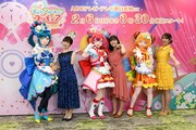 左からキュアスパイシー、清水理沙、キュアプレシャス、菱川花菜、キュアヤムヤム、井口裕香。(c)ABCテレビ