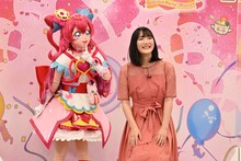 キュアプレシャスと菱川花菜。(c)ABCテレビ