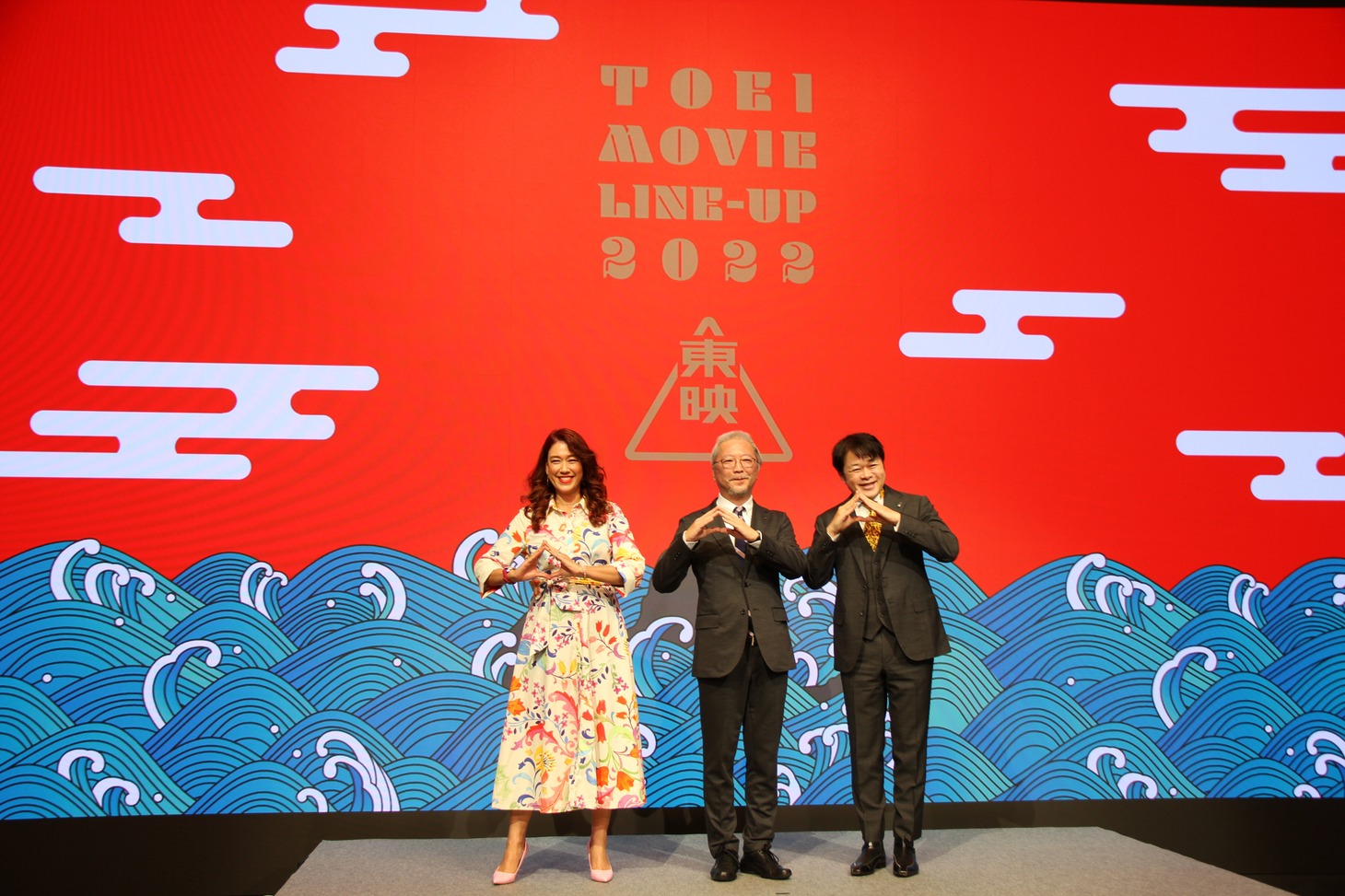 東映の2022年作品ラインナップ発表会より。左からLiLiCo、代表取締役社長・手塚治、荘口彰久。
