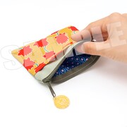 「バケモノの子」宗師の衣装をモチーフにした小銭入れ、ほほ笑む宗師のチャームが付属