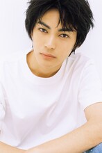 鬼女島君役の神尾楓珠。