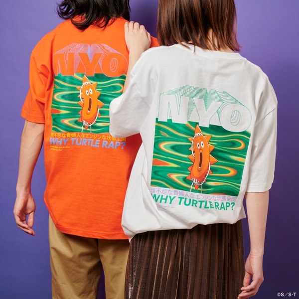 「ボボボーボ・ボーボボ 亀ラップTシャツ ホワイト」「ボボボーボ・ボーボボ 亀ラップTシャツ オレンジの着用イメージ。