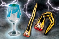 「HUNTER×HUNTER」をモチーフとした「水見式グラス」と「マフラータオル」。 (c)P98-22 (c)V・N・M