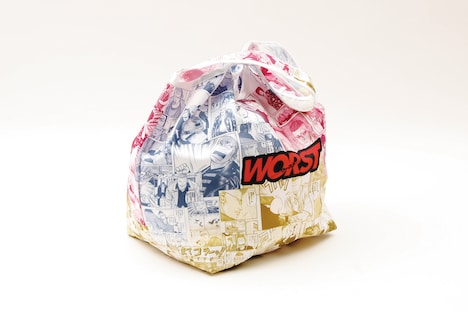 「友情コラボフェア」で用意されたトートバッグの使用イメージ。