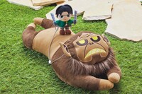 「進撃の巨人」をモチーフとしたクッション。 (c)諫山創・講談社/「進撃の巨人」The Final Season 製作委員会