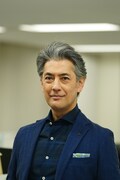 「今夜はコの字で Season2」より、堀部圭亮演じる角倉誠。(c)「今夜はコの字で」製作委員会 2020