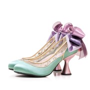 シャンプーのコラボレーションシューズ。