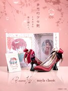 らんまのコラボレーションシューズと、ポストカード、ボックス。