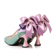 シャンプーのコラボレーションシューズ。