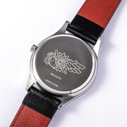 「喜屋武 暦 モデル 腕時計」の裏側。