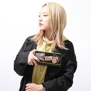 「喜屋武 暦 モデル 長財布「喜屋武 暦 モデル 腕時計」」の使用イメージ。