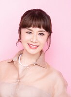 謎に包まれた大地主のマダム役を演じる大地真央。（写真提供：NHK）