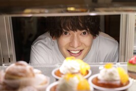 「パティシエさんとお嬢さん」パティシエ&お嬢さんを取り巻く人々捉えた場面写真