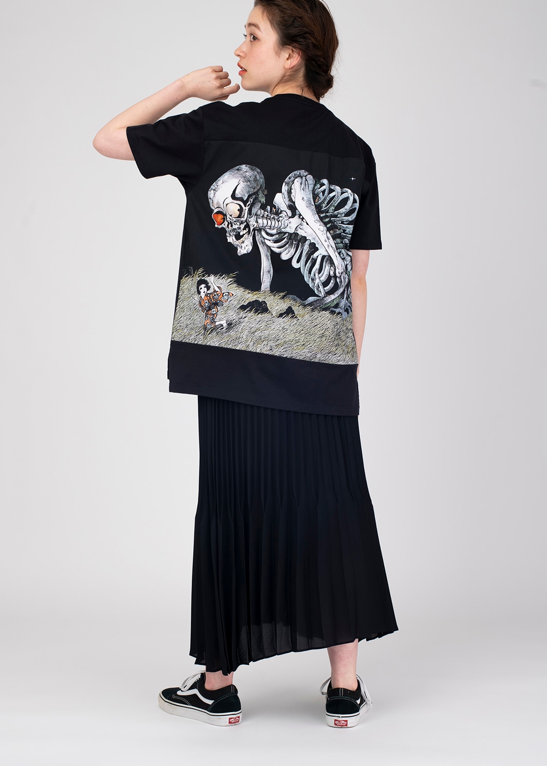Tシャツ「がしゃどくろ」の着用イメージ。