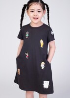 キッズ・ベビー用の半袖ワンピース「鬼太郎と仲間達 2」の着用イメージ。