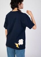 Tシャツ「妖怪ポケット」の着用イメージ。
