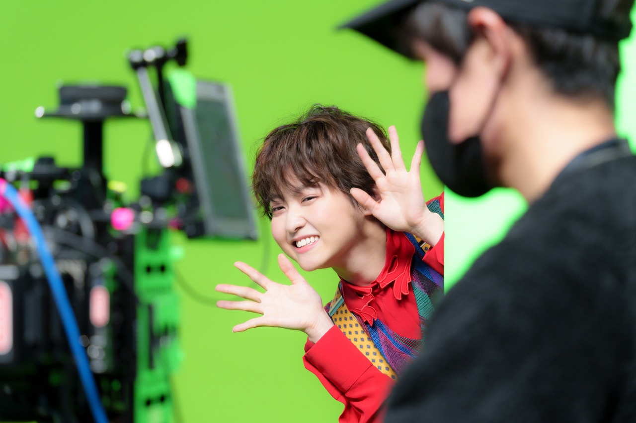 ナタリー15周年記念ムービー「ナタリー」のメイキング写真。
