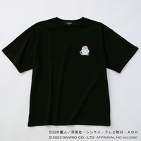 アニメ「クレヨンしんちゃん」とシナモロールのコラボTシャツ。