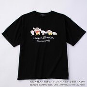アニメ「クレヨンしんちゃん」とシナモロールのコラボTシャツ。