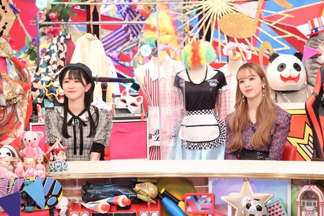 左から野口衣織、藤田ニコル。